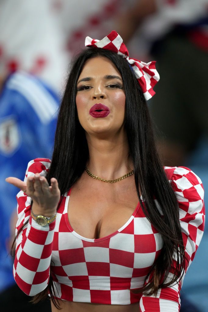 Cea mai sexy jucătoare de tenis din România sare la gâtul croatei care face furori la Campionatul Mondial din Qatar_5