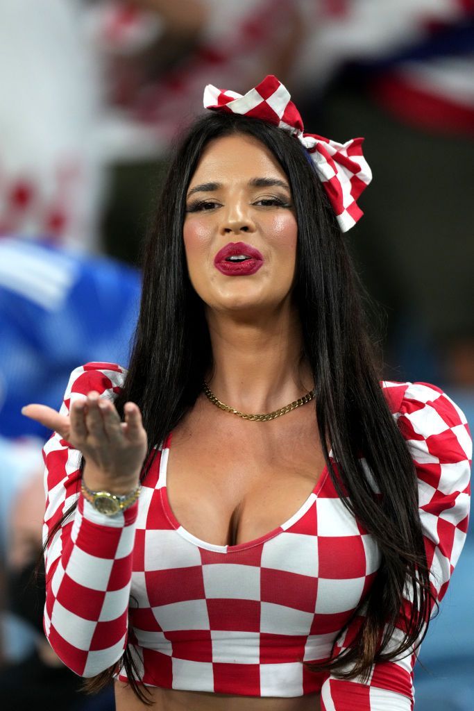 Cea mai sexy jucătoare de tenis din România sare la gâtul croatei care face furori la Campionatul Mondial din Qatar_6