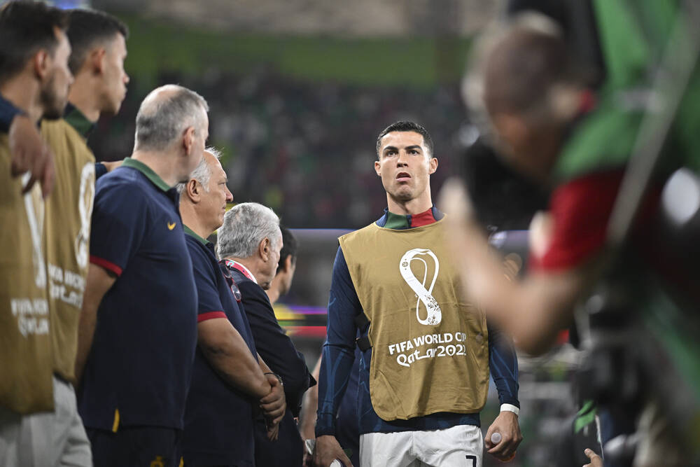Gust amar? Cristiano Ronaldo, surprins de fotoreporteri în timpul meciului Portugalia - Maroc_18