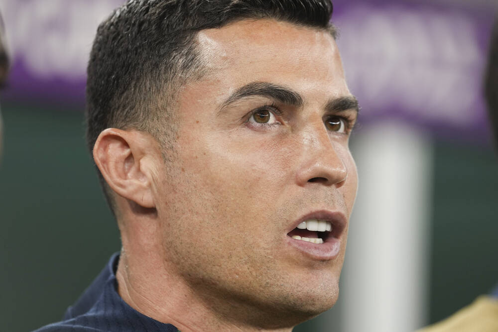 Gust amar? Cristiano Ronaldo, surprins de fotoreporteri în timpul meciului Portugalia - Maroc_7