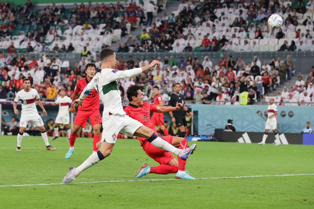 Gust amar? Cristiano Ronaldo, surprins de fotoreporteri în timpul meciului Portugalia - Maroc_10