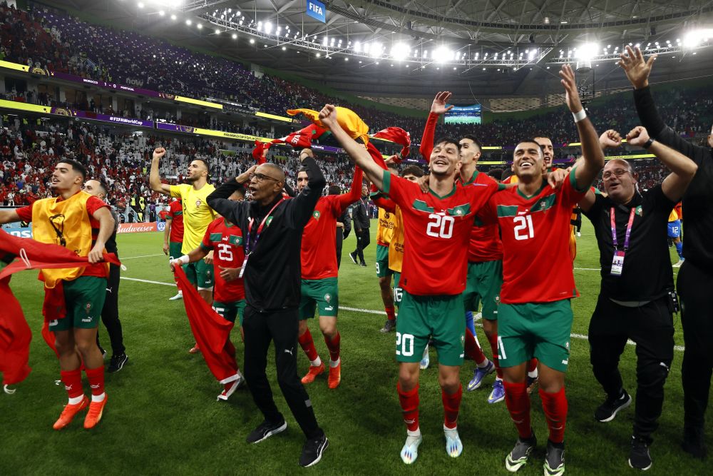 Imaginile bucuriei! Marocanii, mai fericiți ca niciodată după ce naționala a eliminat-o pe Portugalia de la Mondialul din Qatar_15
