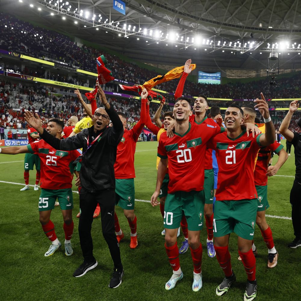 Imaginile bucuriei! Marocanii, mai fericiți ca niciodată după ce naționala a eliminat-o pe Portugalia de la Mondialul din Qatar_17