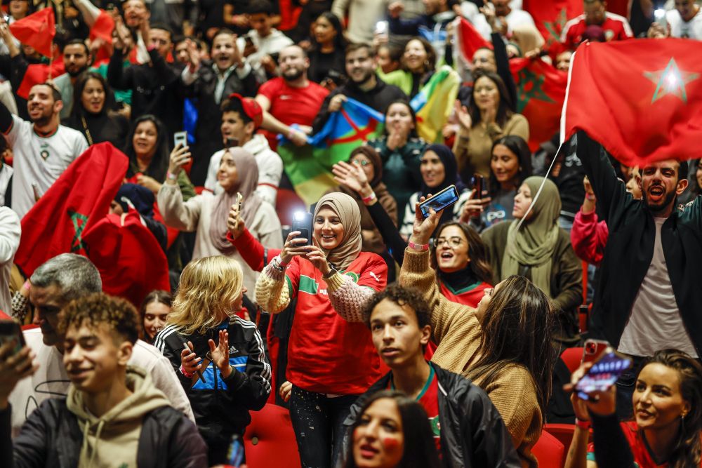 Imaginile bucuriei! Marocanii, mai fericiți ca niciodată după ce naționala a eliminat-o pe Portugalia de la Mondialul din Qatar_18