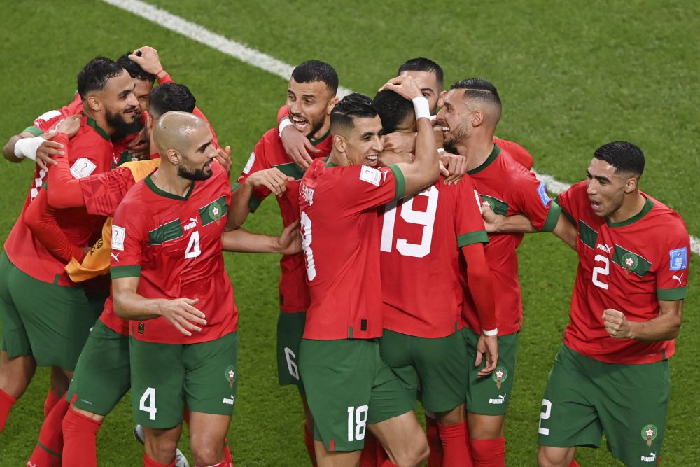 Imaginile bucuriei! Marocanii, mai fericiți ca niciodată după ce naționala a eliminat-o pe Portugalia de la Mondialul din Qatar_10