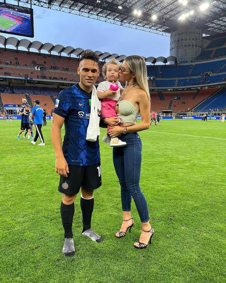 Cum a fost surprinsă superba iubită a lui Lautaro Martinez la meciurile Argentinei. Partenera fotbalistului este model pe Instagram!_12