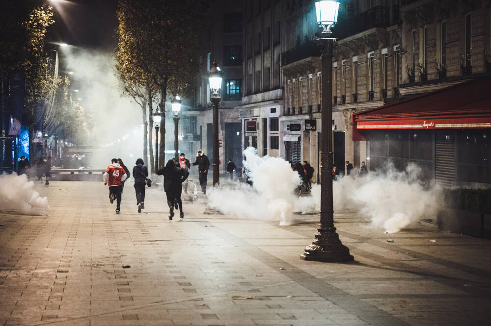 Incidente în Paris. Poliția a intervenit în forță pentru a-i "bloca" pe marocani_1