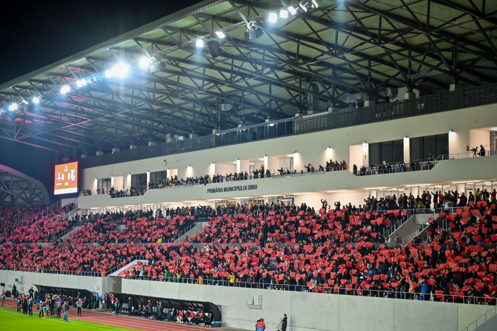Noul stadion din Sibiu de 30 de milioane de euro „scârțâie” de la inaugurare: „Gazonul este foarte rău! Problema e interminabilă!”_2