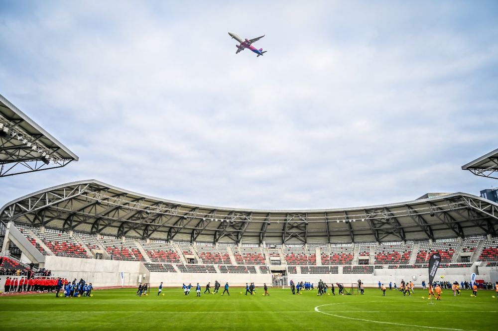 Noul stadion din Sibiu de 30 de milioane de euro „scârțâie” de la inaugurare: „Gazonul este foarte rău! Problema e interminabilă!”_5