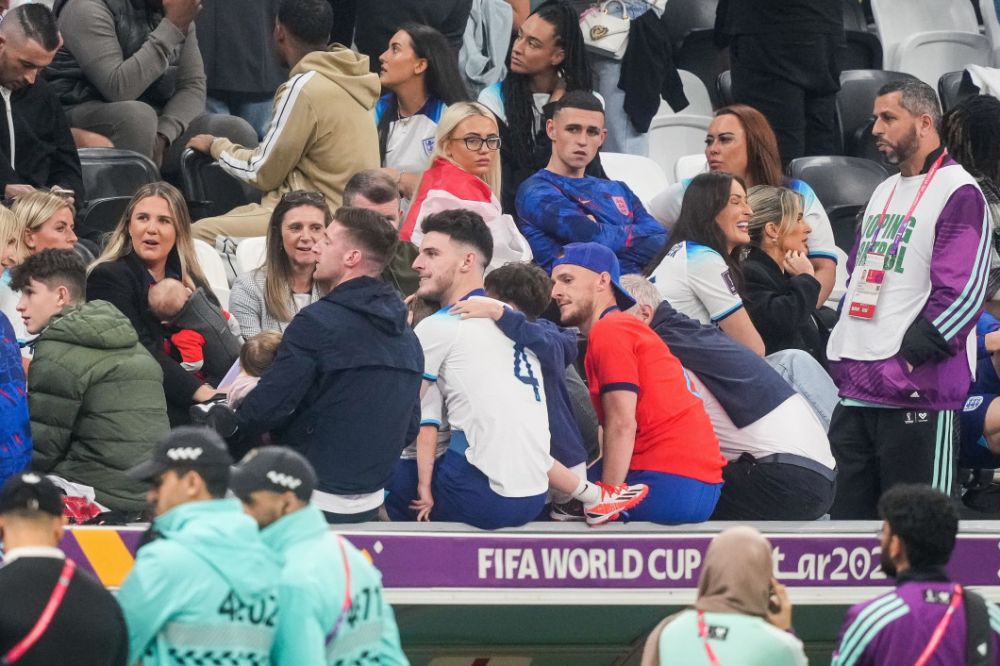 Consolați de partenere! Cum au trecut fotbaliștii englezi peste eliminarea de la Campionatul Mondial din Qatar_6