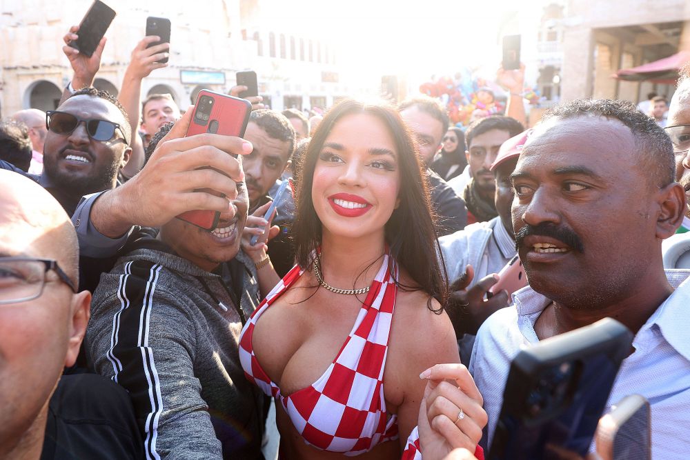 Miss Croația a reacționat, după ce a fost ”taxată” de forțele de ordine la ultimul meci din Qatar_11
