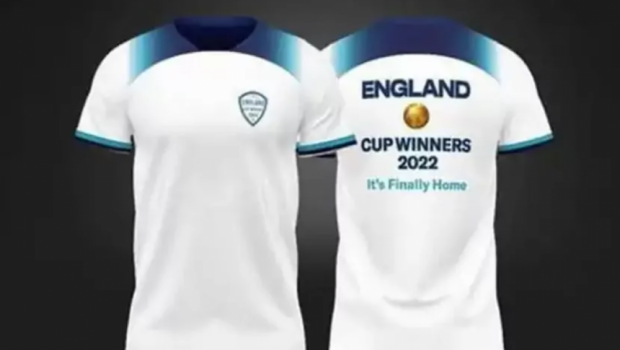 
	A achiziționat 18.000 de tricouri cu mesajul &quot;Anglia, campioană mondială 2022&quot;. Ce face cumpărătorul cu ele după eliminare
