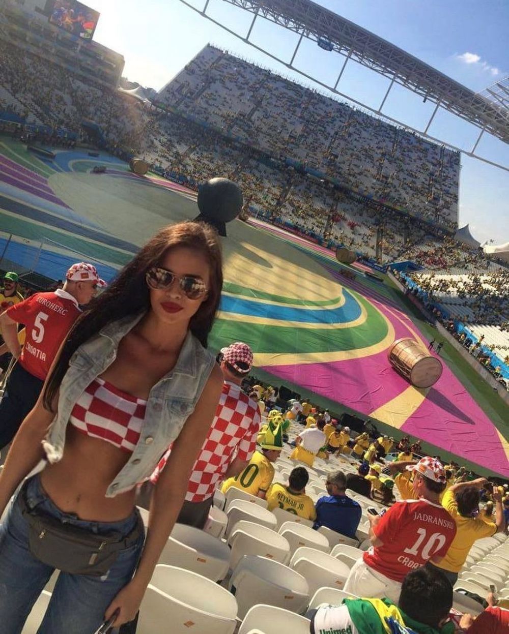 Miss Croația a surprins din nou! Cum a apărut Ivana Knoll la meciul cu Argentina_144