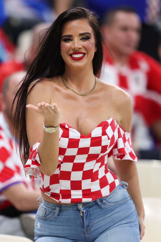 Miss Croația a surprins din nou! Cum a apărut Ivana Knoll la meciul cu Argentina_19