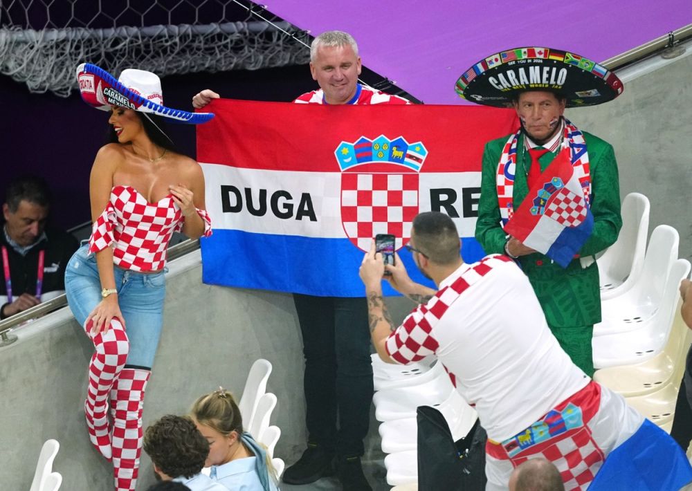 Miss Croația a surprins din nou! Cum a apărut Ivana Knoll la meciul cu Argentina_21
