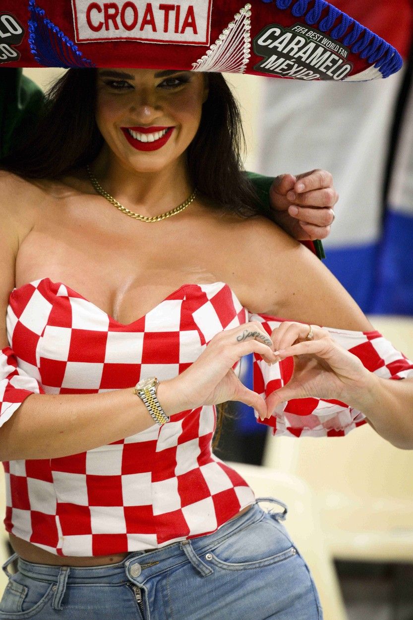 Miss Croația a surprins din nou! Cum a apărut Ivana Knoll la meciul cu Argentina_24