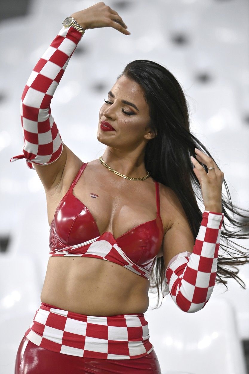 Miss Croația a surprins din nou! Cum a apărut Ivana Knoll la meciul cu Argentina_42