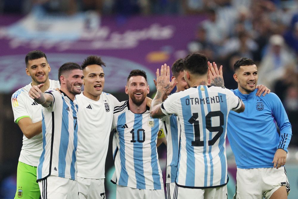 Imagini de colecție cu Leo Messi și jucătorii Argentinei! Cum au sărbătorit calificarea în finala Mondialului_13