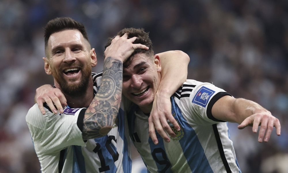 Imagini de colecție cu Leo Messi și jucătorii Argentinei! Cum au sărbătorit calificarea în finala Mondialului_15