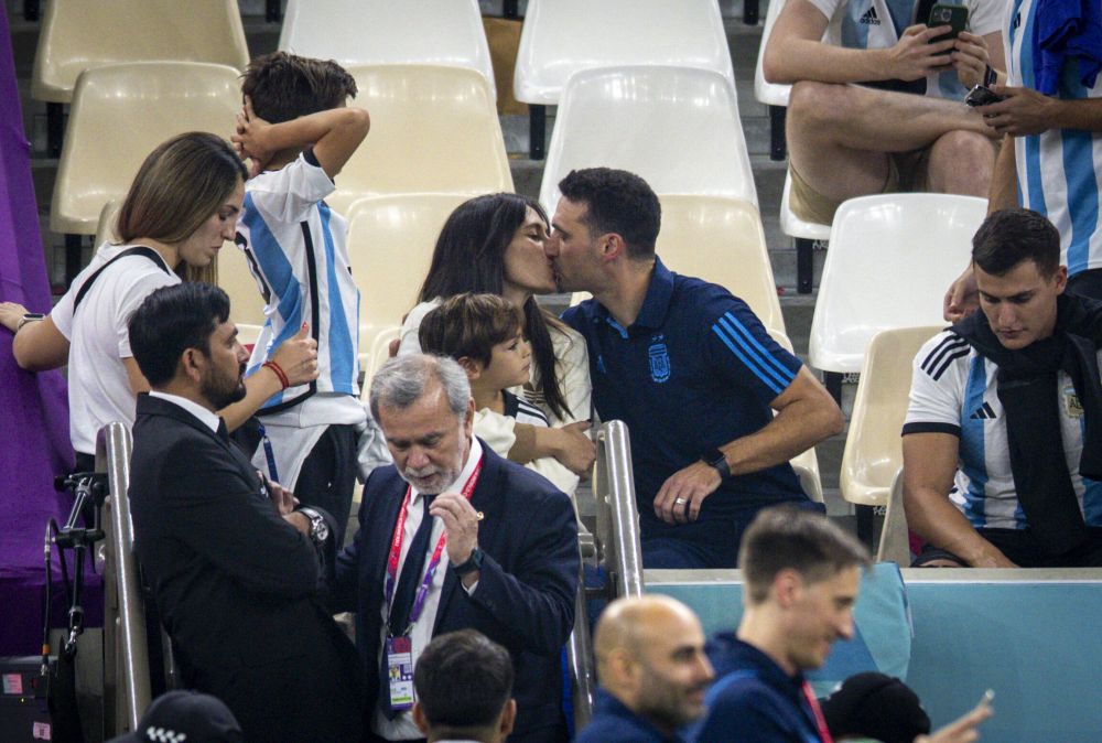 Imagine rară cu soția lui Lionel Scaloni. Ce a făcut selecționerul după calificarea Argentinei în finala mondială_10