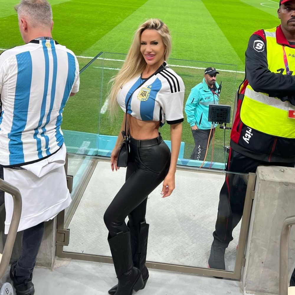 S-a aflat în tribune pentru a susține Argentina, însă toată atenția s-a îndreptat asupra ei. Luciana Salazar a făcut ravagii în Qatar_18