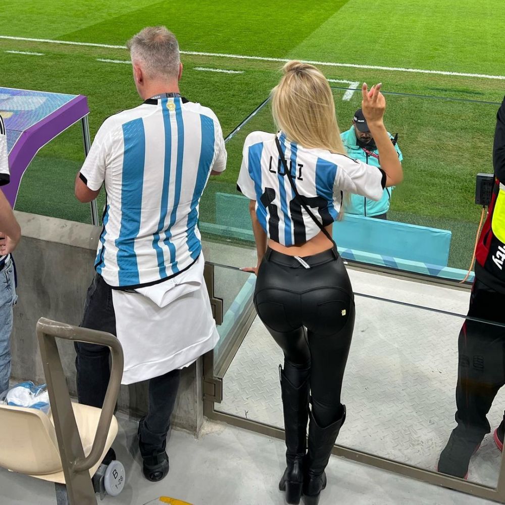 S-a aflat în tribune pentru a susține Argentina, însă toată atenția s-a îndreptat asupra ei. Luciana Salazar a făcut ravagii în Qatar_7