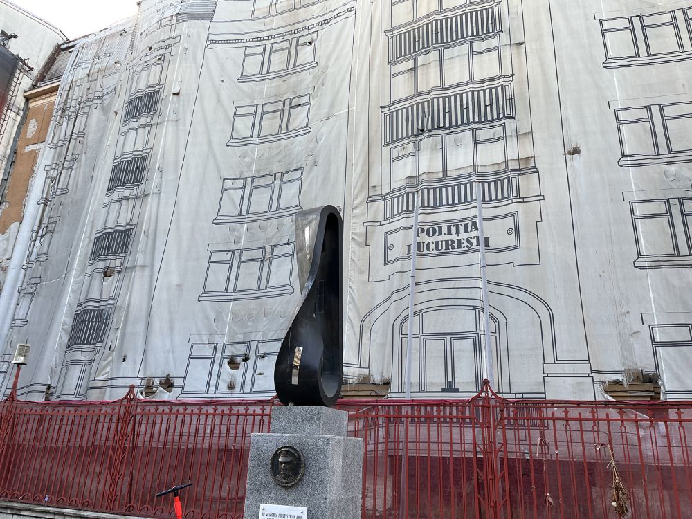 Acesta este monumentul din București despre care turiștii străini cred că e dedicat Mondialului din Qatar_5
