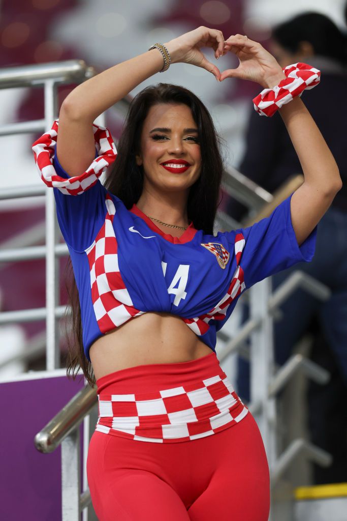Sigur e ea?! Ivana Knoll, 'prea îmbrăcată' la ultimul meci al Croației de la Campionatul Mondial! Cum a apărut _15