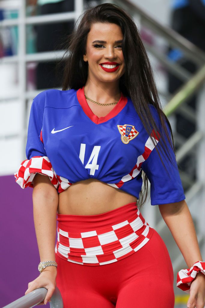 Sigur e ea?! Ivana Knoll, 'prea îmbrăcată' la ultimul meci al Croației de la Campionatul Mondial! Cum a apărut _18