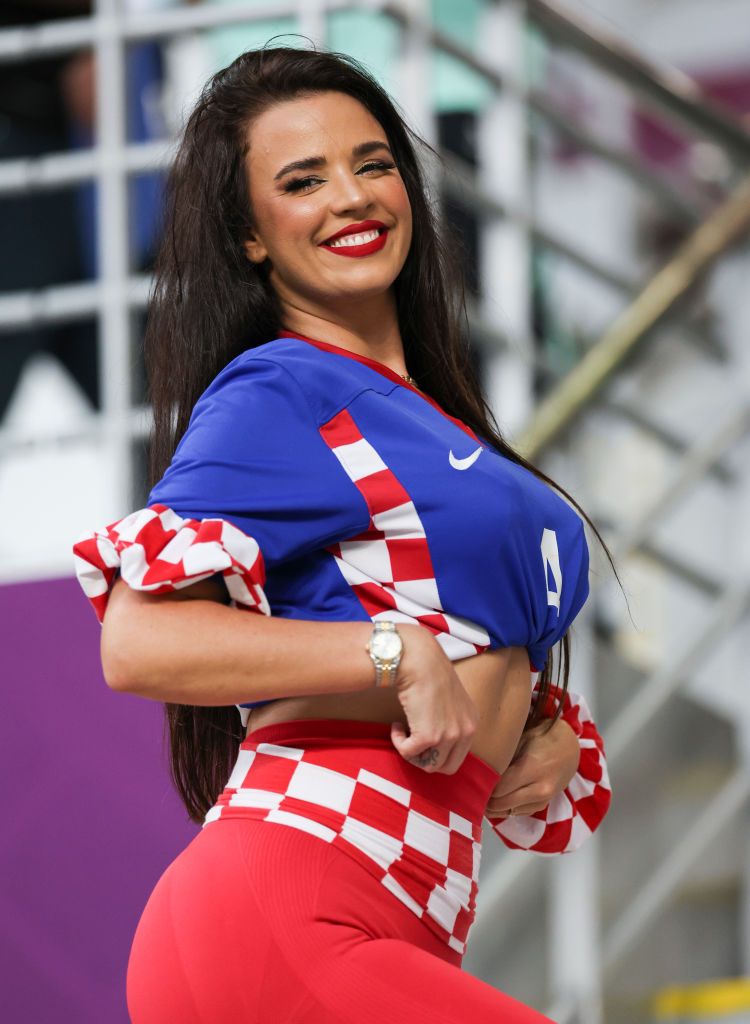 Sigur e ea?! Ivana Knoll, 'prea îmbrăcată' la ultimul meci al Croației de la Campionatul Mondial! Cum a apărut _20