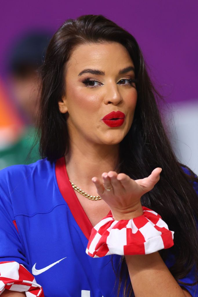 Sigur e ea?! Ivana Knoll, 'prea îmbrăcată' la ultimul meci al Croației de la Campionatul Mondial! Cum a apărut _3