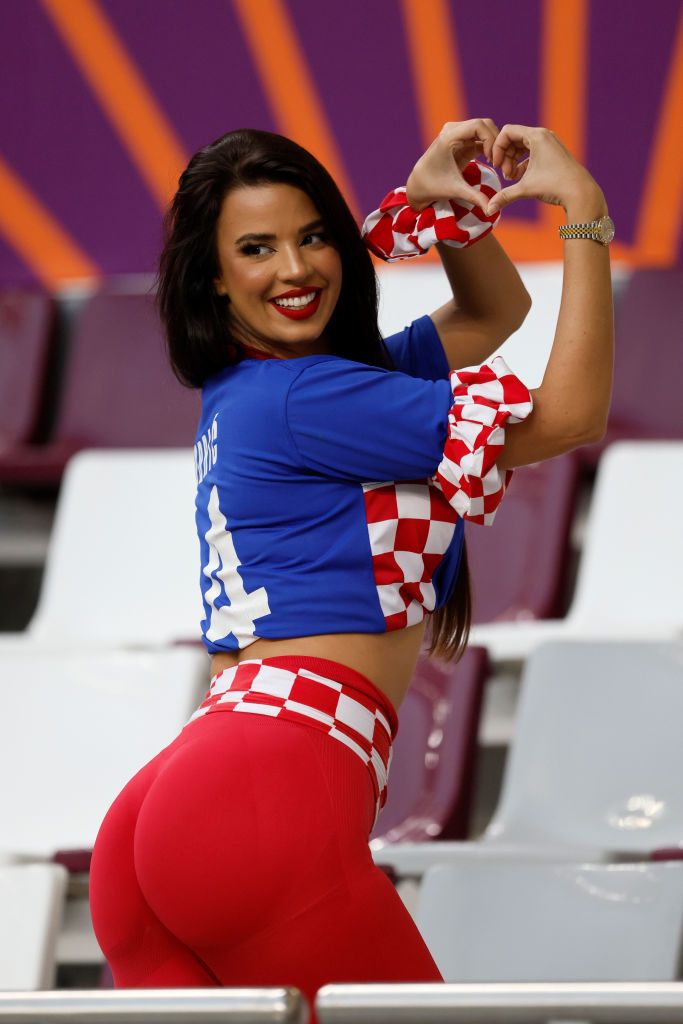 Sigur e ea?! Ivana Knoll, 'prea îmbrăcată' la ultimul meci al Croației de la Campionatul Mondial! Cum a apărut _21