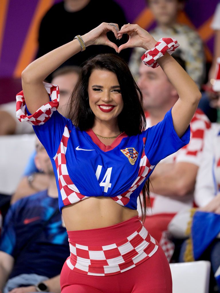 Sigur e ea?! Ivana Knoll, 'prea îmbrăcată' la ultimul meci al Croației de la Campionatul Mondial! Cum a apărut _28