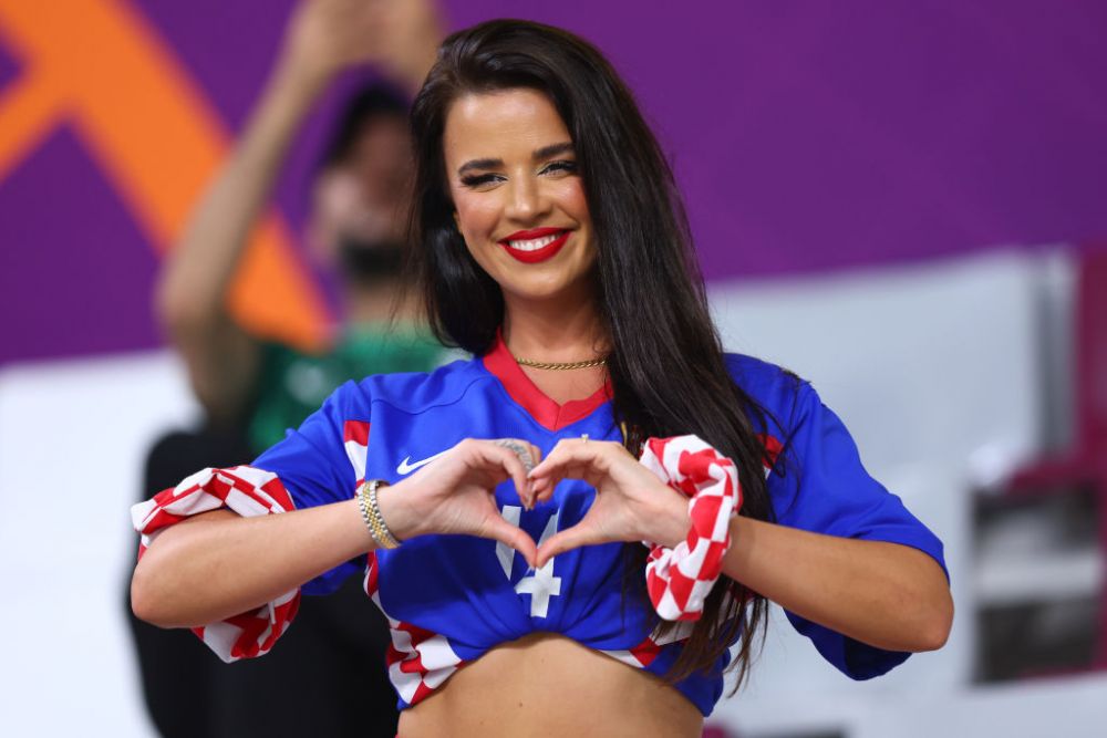 Sigur e ea?! Ivana Knoll, 'prea îmbrăcată' la ultimul meci al Croației de la Campionatul Mondial! Cum a apărut _4