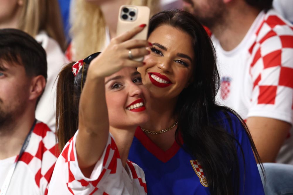 Sigur e ea?! Ivana Knoll, 'prea îmbrăcată' la ultimul meci al Croației de la Campionatul Mondial! Cum a apărut _33