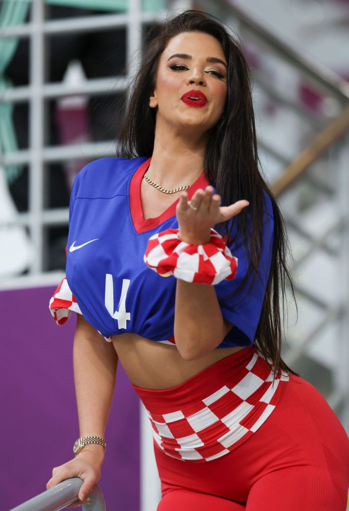 Sigur e ea?! Ivana Knoll, 'prea îmbrăcată' la ultimul meci al Croației de la Campionatul Mondial! Cum a apărut _34