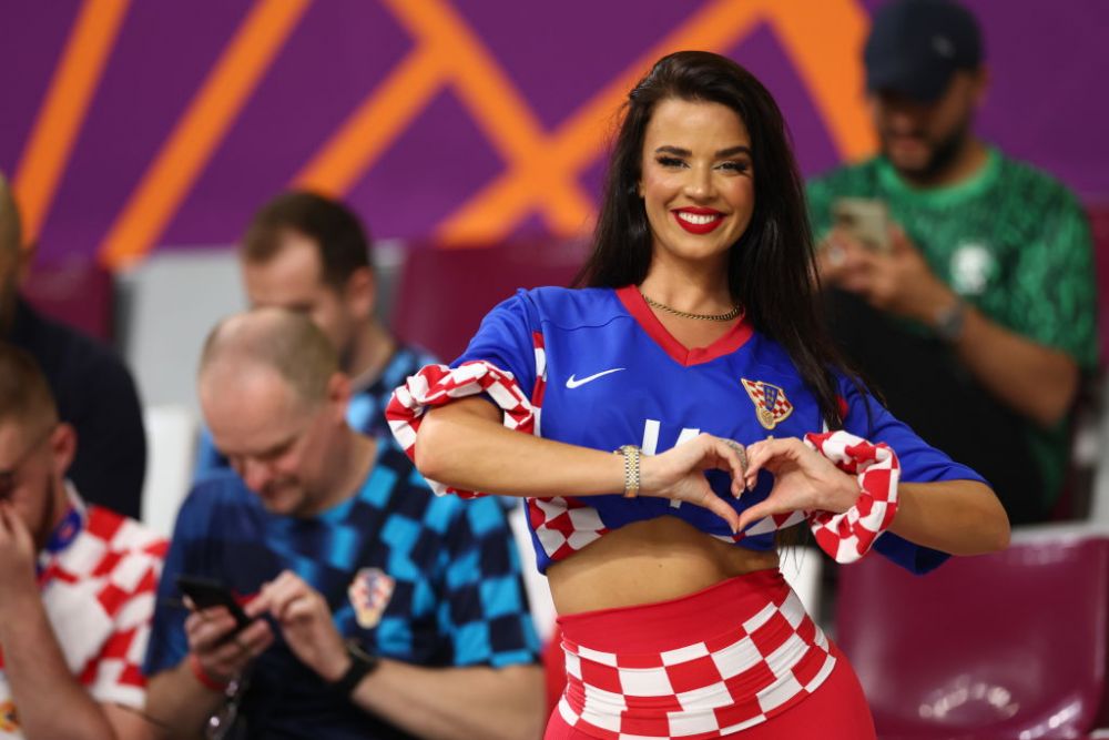 Sigur e ea?! Ivana Knoll, 'prea îmbrăcată' la ultimul meci al Croației de la Campionatul Mondial! Cum a apărut _35