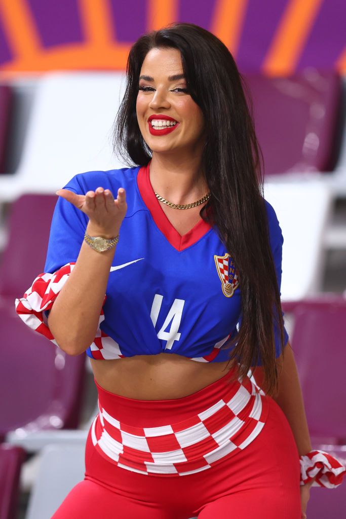 Sigur e ea?! Ivana Knoll, 'prea îmbrăcată' la ultimul meci al Croației de la Campionatul Mondial! Cum a apărut _5