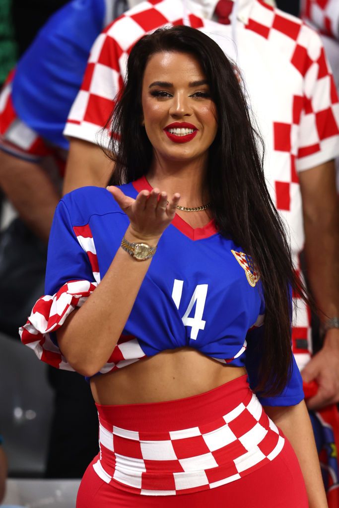 Sigur e ea?! Ivana Knoll, 'prea îmbrăcată' la ultimul meci al Croației de la Campionatul Mondial! Cum a apărut _45