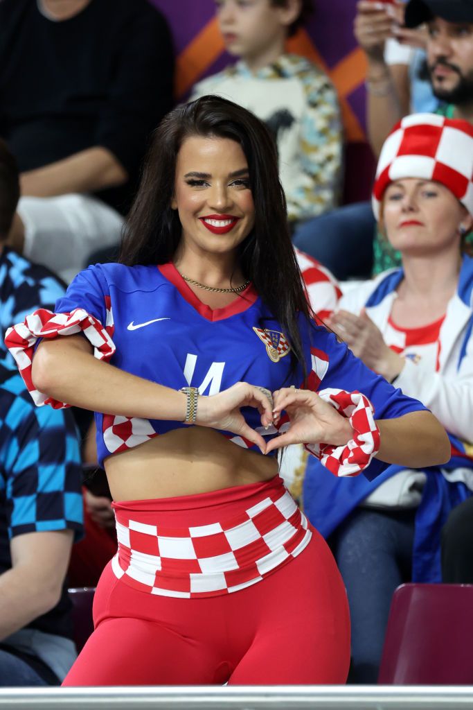 Sigur e ea?! Ivana Knoll, 'prea îmbrăcată' la ultimul meci al Croației de la Campionatul Mondial! Cum a apărut _46