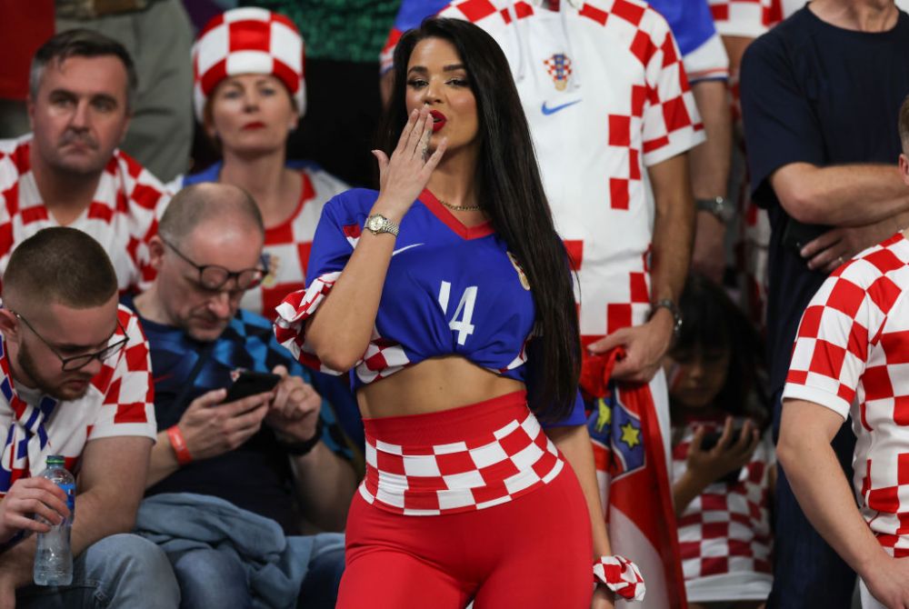 Sigur e ea?! Ivana Knoll, 'prea îmbrăcată' la ultimul meci al Croației de la Campionatul Mondial! Cum a apărut _48