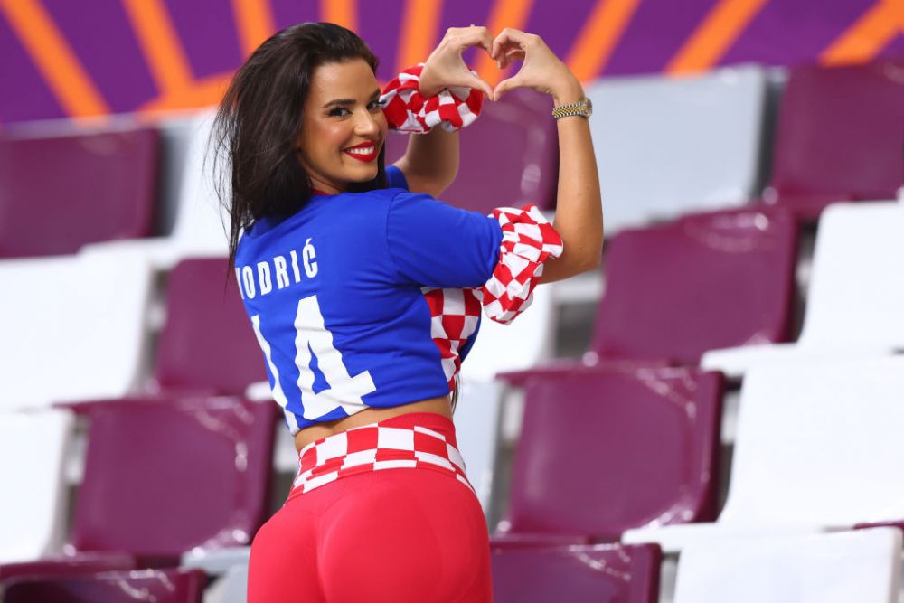 Sigur e ea?! Ivana Knoll, 'prea îmbrăcată' la ultimul meci al Croației de la Campionatul Mondial! Cum a apărut _6