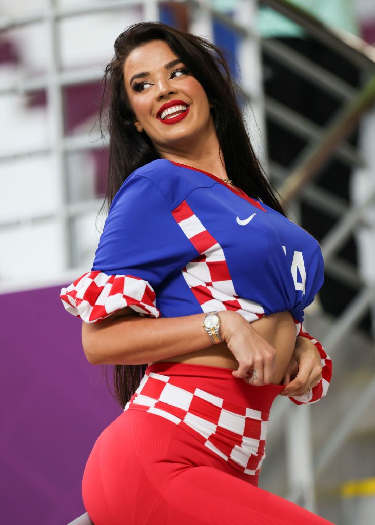 Sigur e ea?! Ivana Knoll, 'prea îmbrăcată' la ultimul meci al Croației de la Campionatul Mondial! Cum a apărut _8