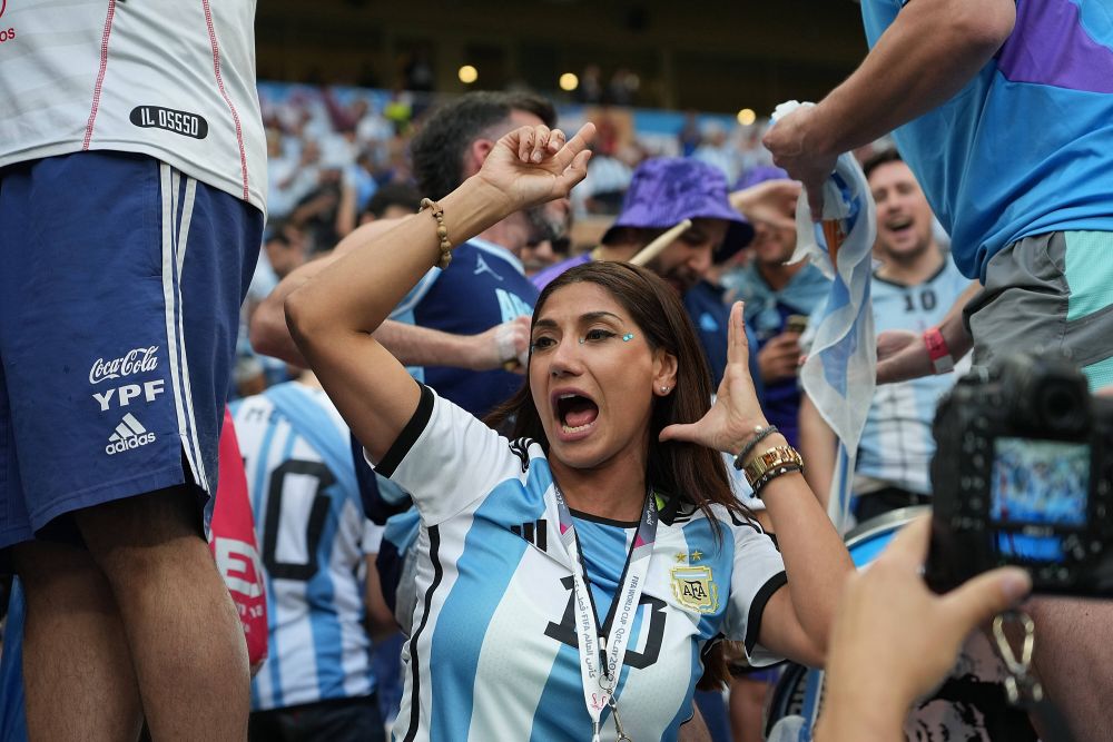 Argentiniencele au făcut show în tribune, înainte de finala Cupei Mondiale cu Franța_15