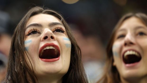 
	Argentiniencele au făcut show în tribune, înainte de finala Cupei Mondiale cu Franța
