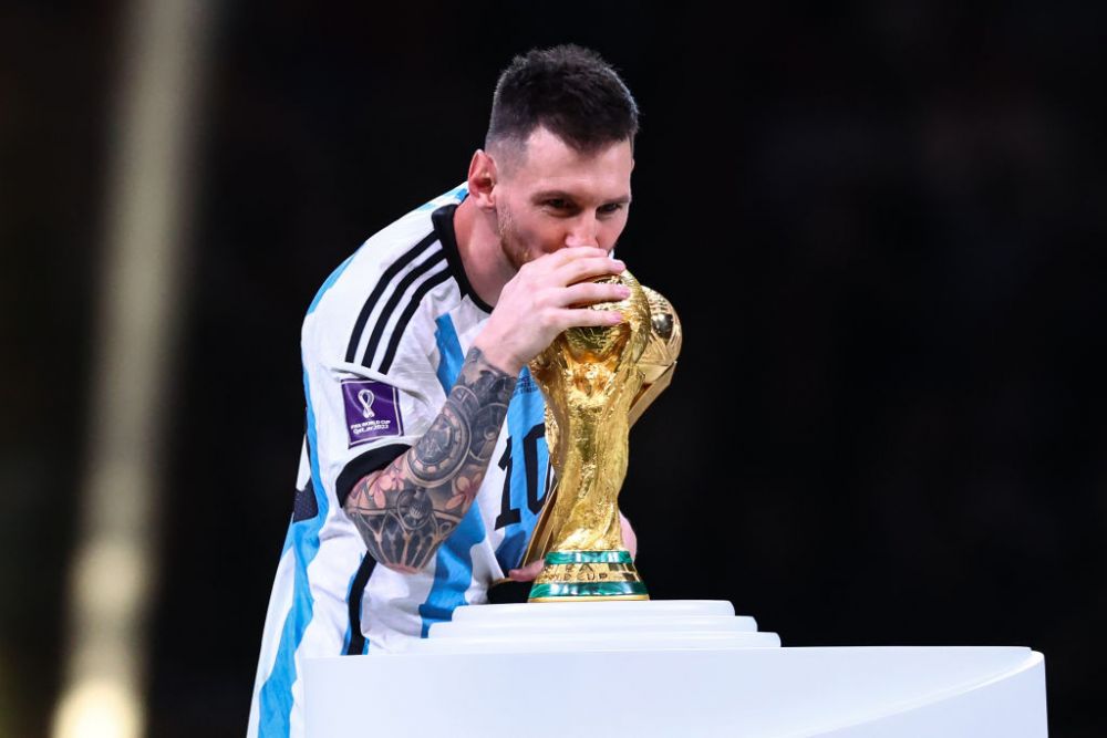 O imagine pentru eternitate! Momentul în care Lionel Messi a sărutat Cupa Mondială s-a viralizat în timp record_3