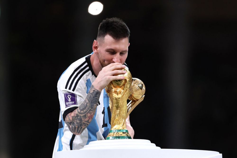 O imagine pentru eternitate! Momentul în care Lionel Messi a sărutat Cupa Mondială s-a viralizat în timp record_4