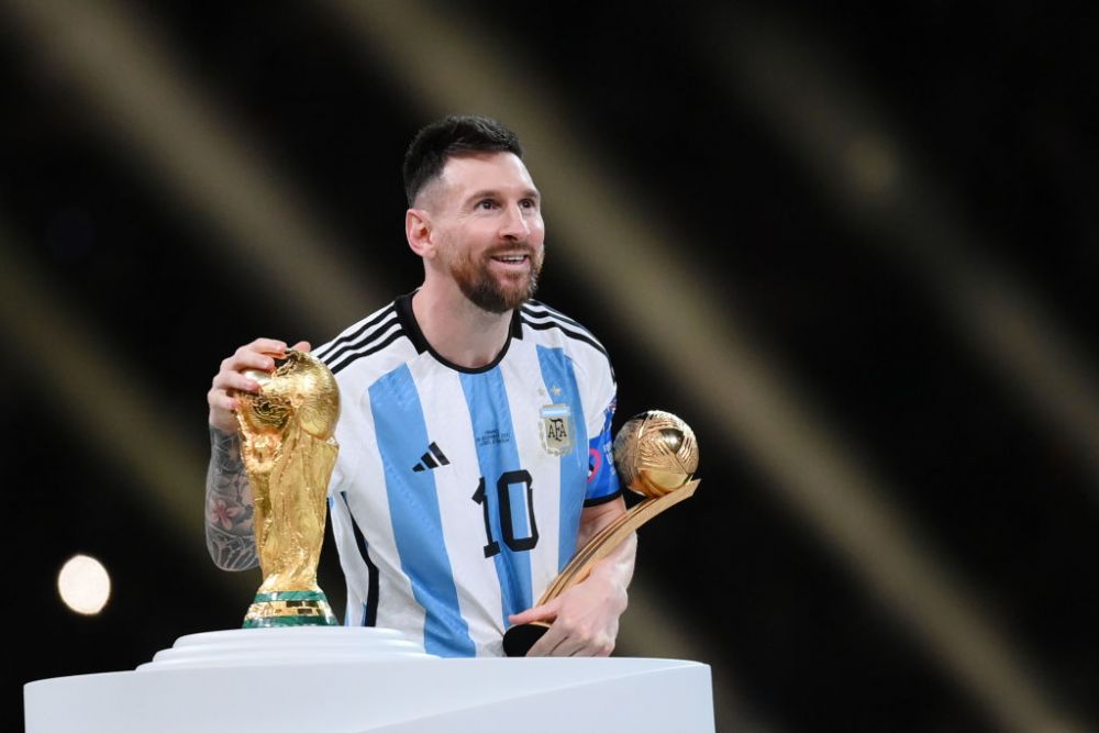 O imagine pentru eternitate! Momentul în care Lionel Messi a sărutat Cupa Mondială s-a viralizat în timp record_5