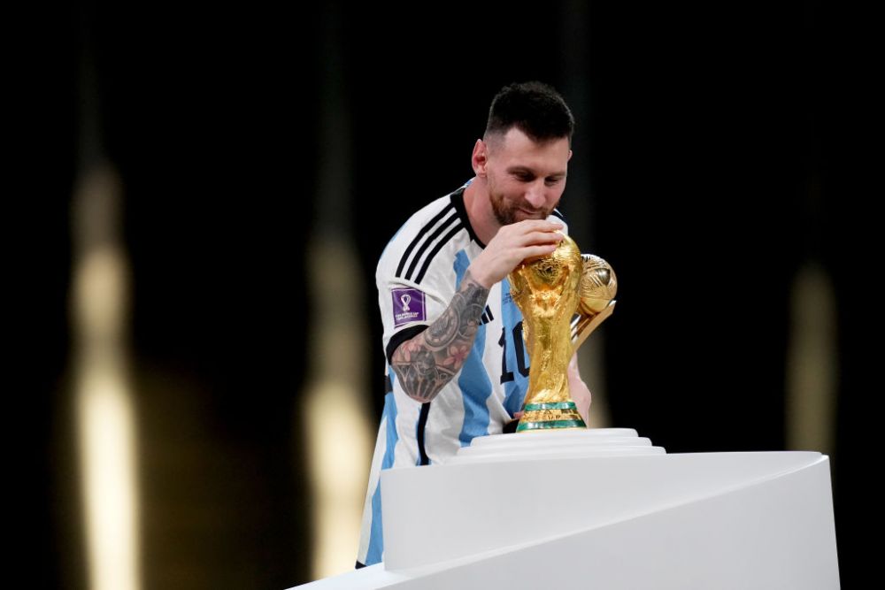 O imagine pentru eternitate! Momentul în care Lionel Messi a sărutat Cupa Mondială s-a viralizat în timp record_7