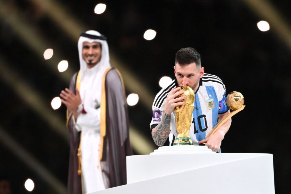 O imagine pentru eternitate! Momentul în care Lionel Messi a sărutat Cupa Mondială s-a viralizat în timp record_10